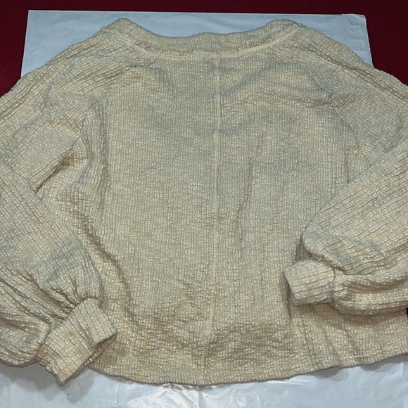 FP Beach TEXTURED KNIT cropped sweater button up cardigan pockets puff sleeve S - Picture 3 of 16